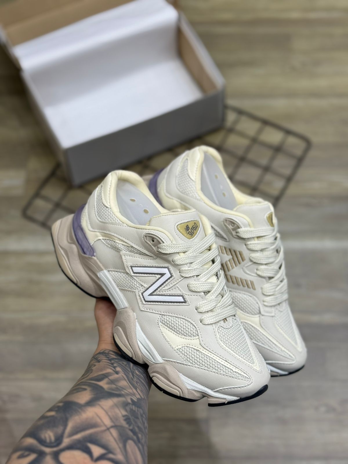 New Balance 9060 Off-White / Bege Claro