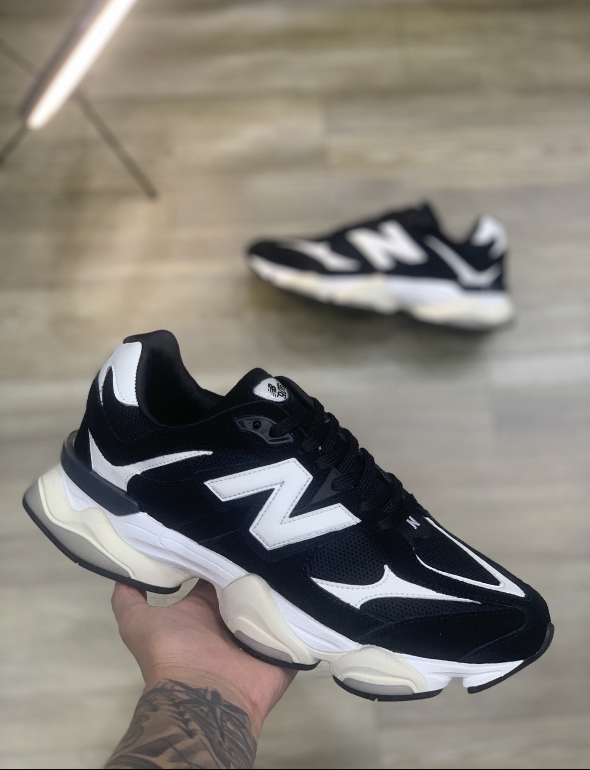 Tênis New Balance 9060 Preto e Branco