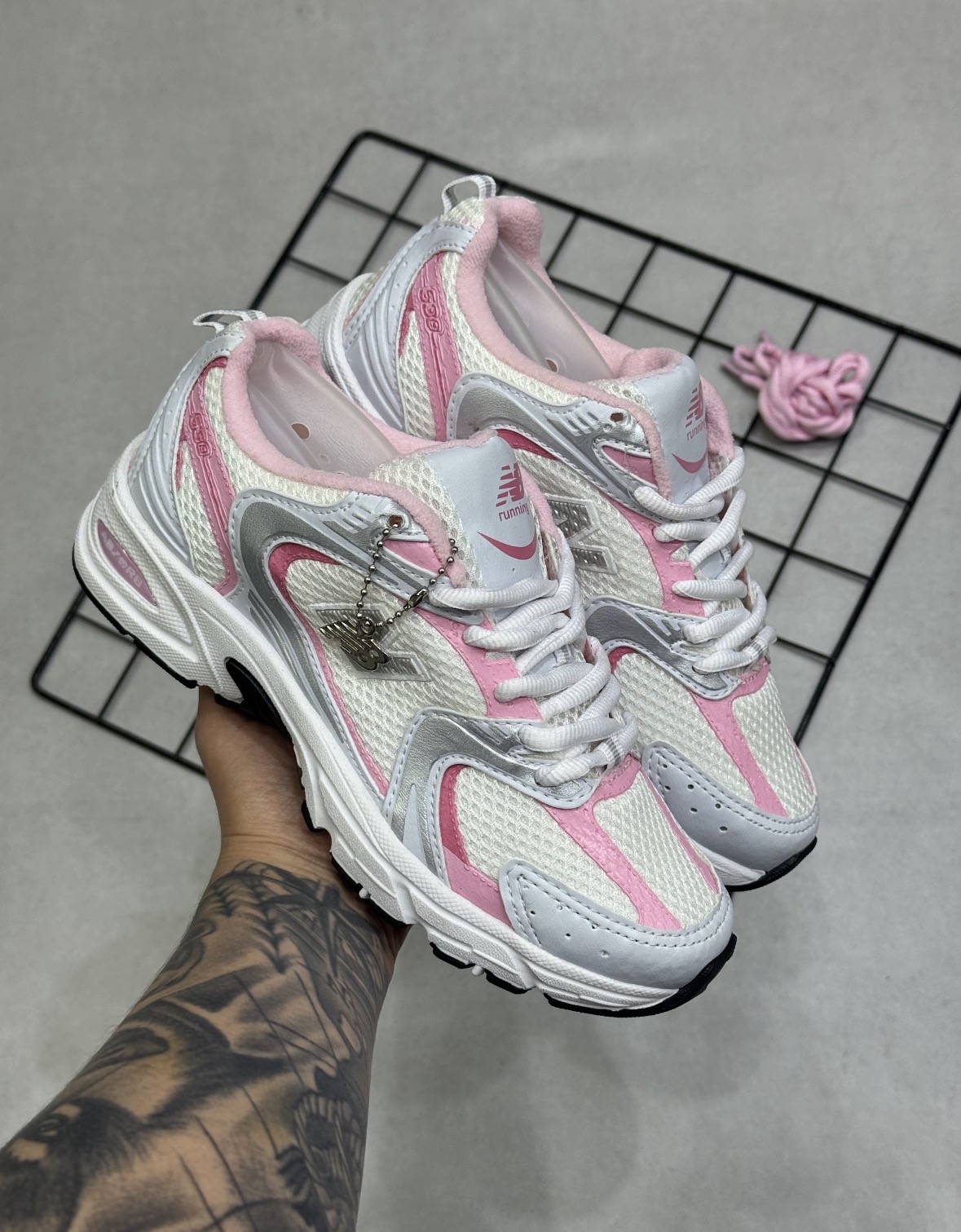 Tênis New Balance 530 Branco e Rosa
