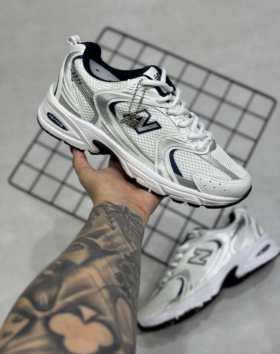 Tênis New Balance 530 Branco com Azul e Prata