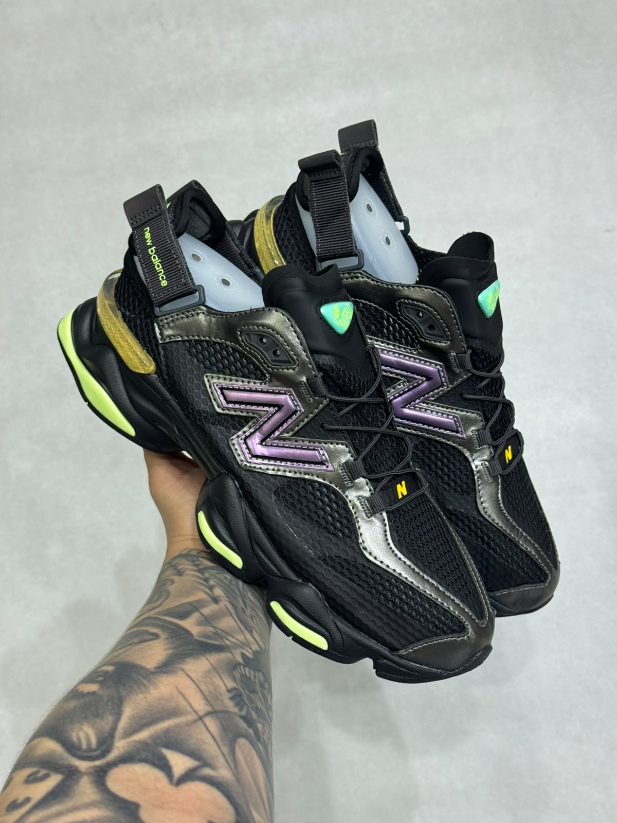 New Balance 9060 Preto/Neon