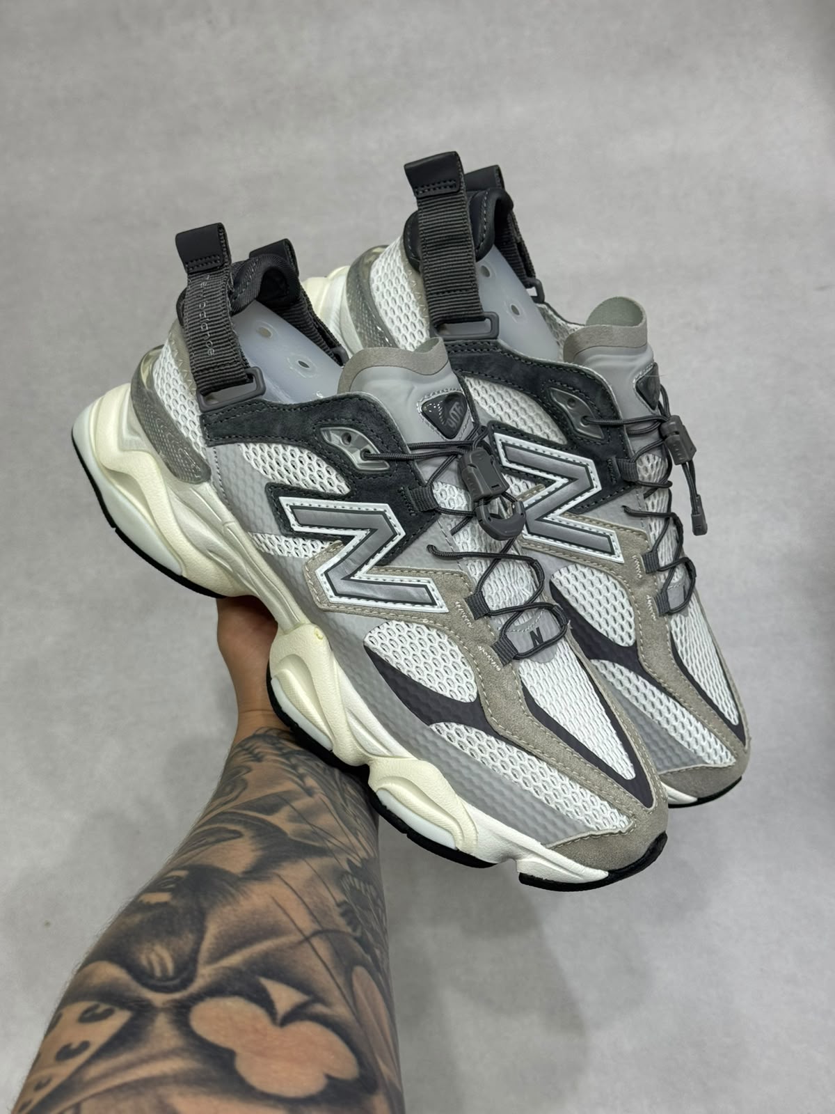 New Balance 9060 Cinza