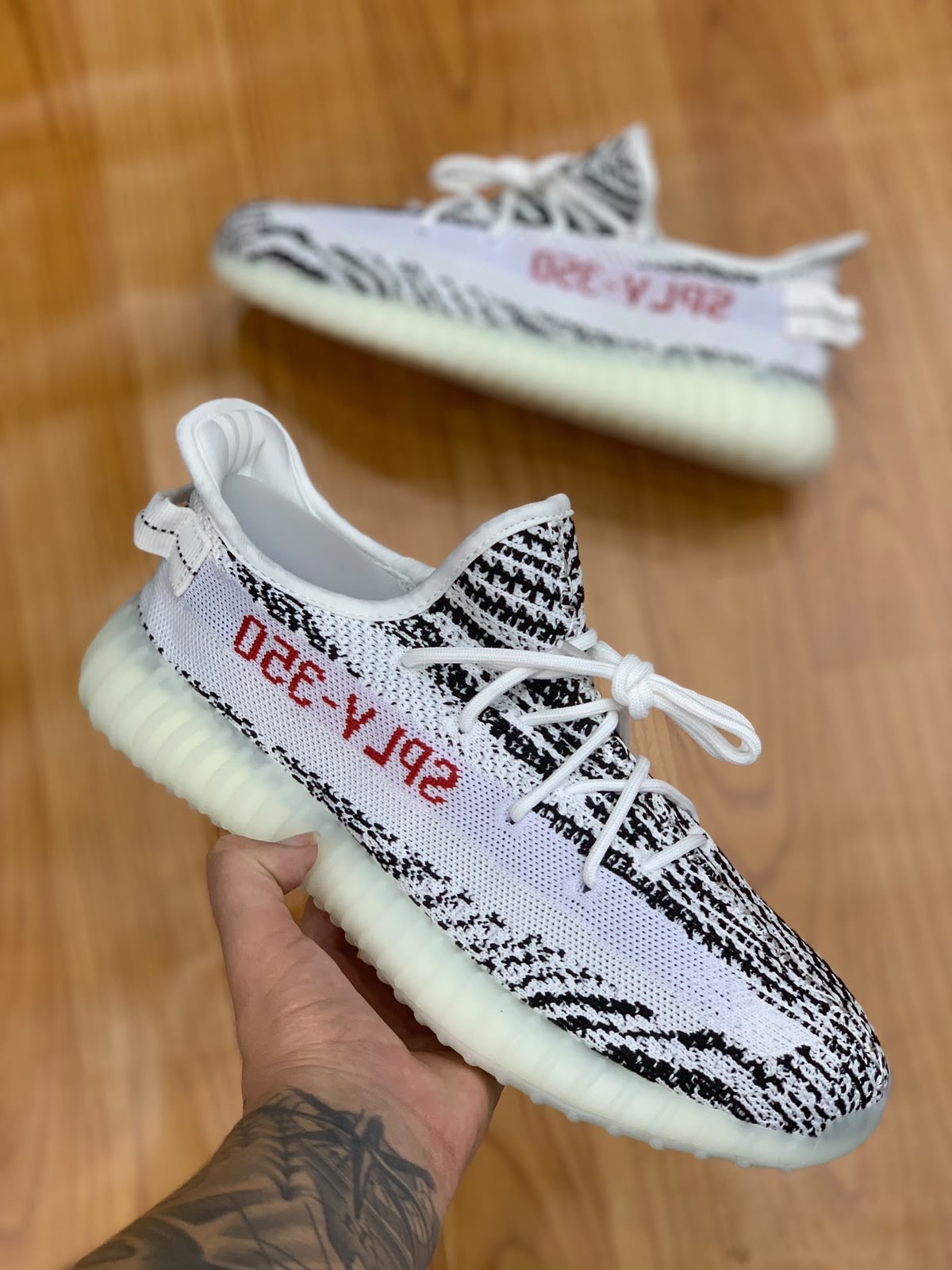 Tênis Yeezy Boost 350 V2 Zebra