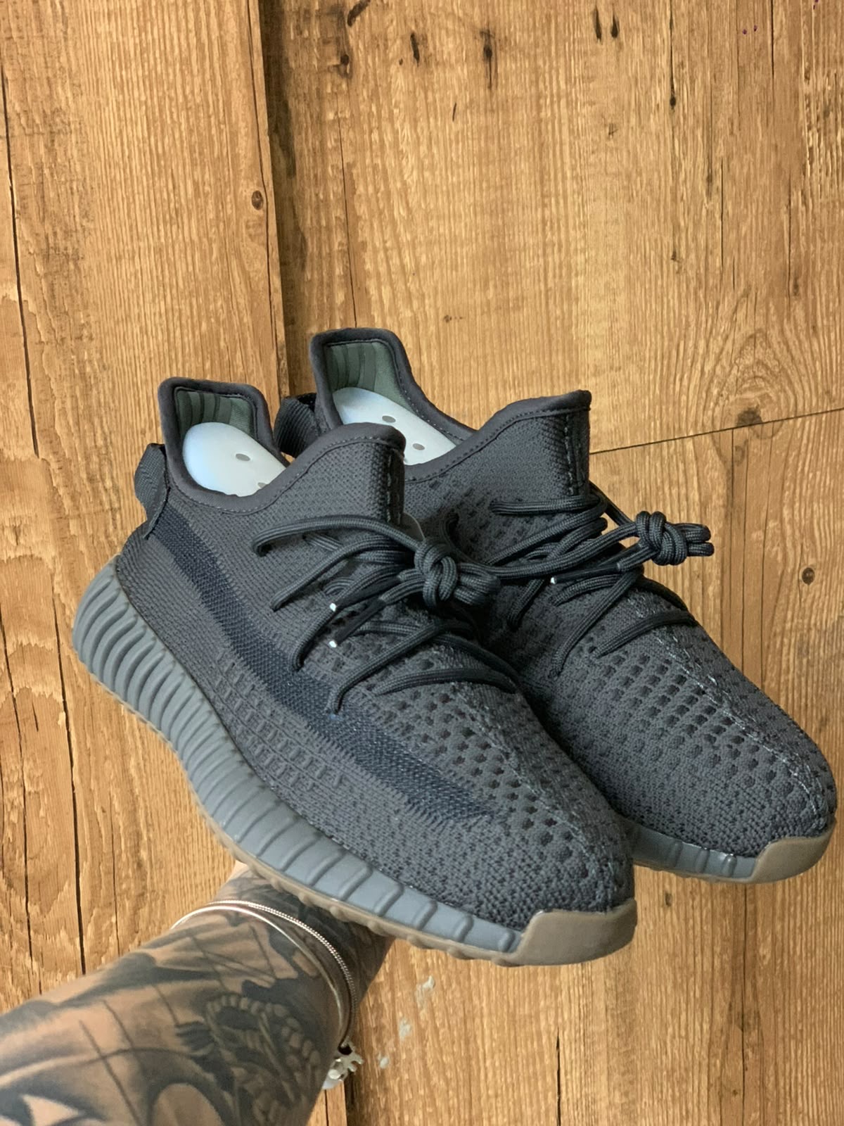 Tênis Yeezy Boost 350 V2 Preto Refletivo
